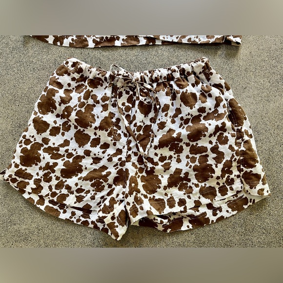 Holiday by Emma Mulholland Cowhide Resort Set - Picture 3 of 8